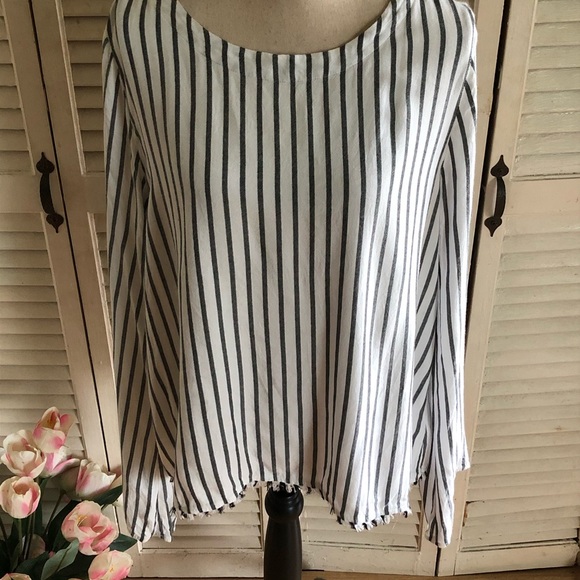 Cloth & Stone Stripe Button Back Top W/ Fringe Hem - Picture 4 of 8